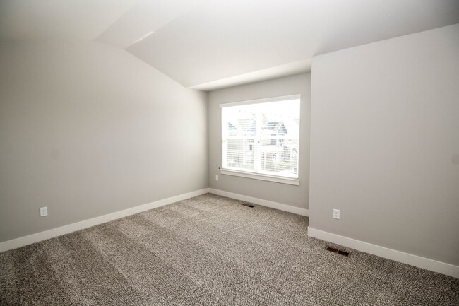 Building Photo - Beautiful 2 bed 2.5 Bath Townhome in West Greeley Available Early June!