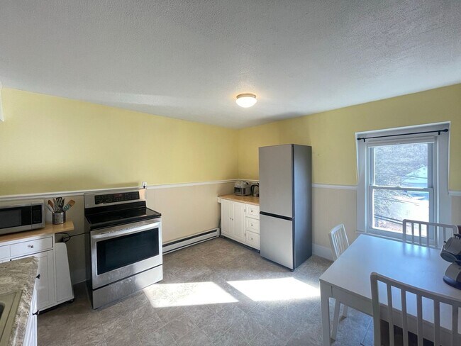 Building Photo - 60-62 Broadway