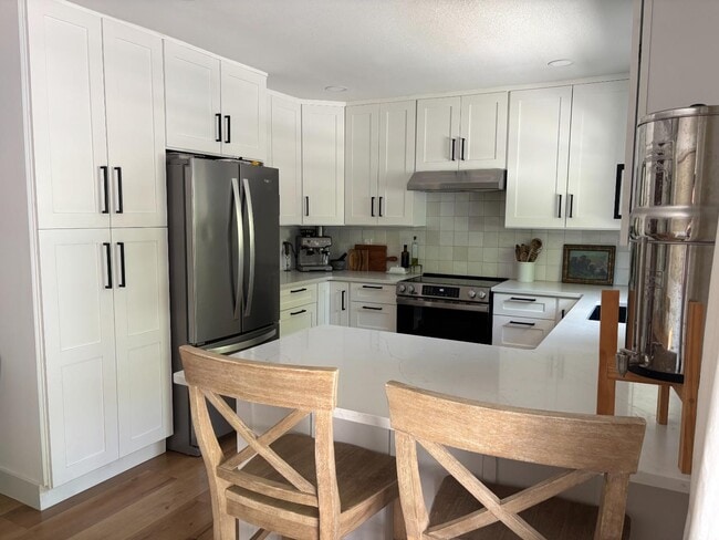 Building Photo - 830 Dehoff Dr