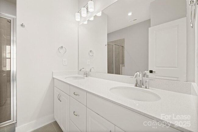 Building Photo - 3011 Jolene Ct