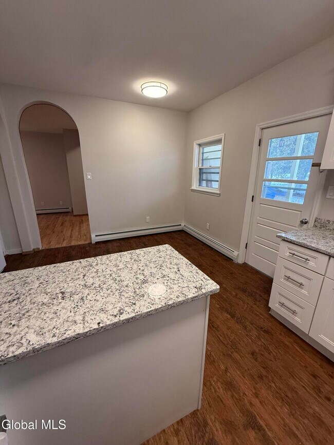 Building Photo - 38 State St