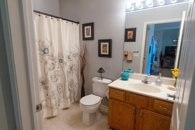 Building Photo - 2 Bedroom Lake Michigan Condominium