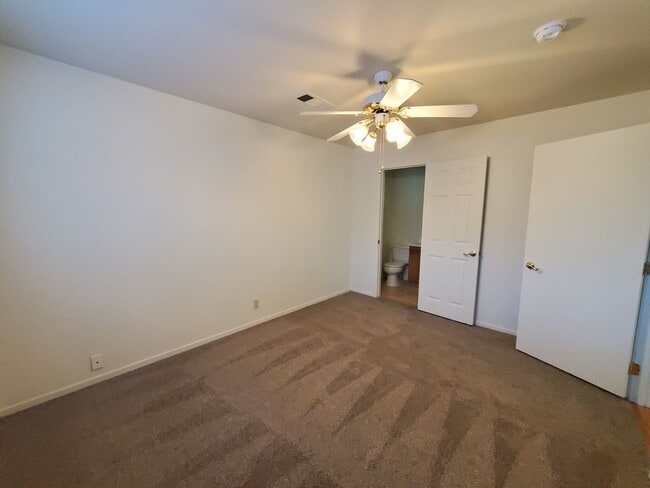 Building Photo - 3 Bedroom 2 Bath House with Large Yard Available Now!