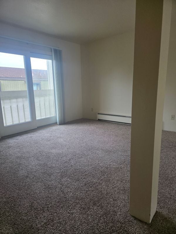 Building Photo - 420 Dela Vina Ave