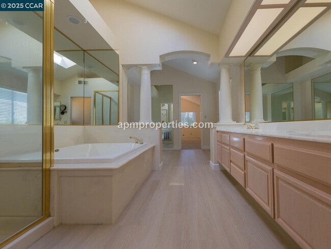 Building Photo - 4112 Creekpoint Ct