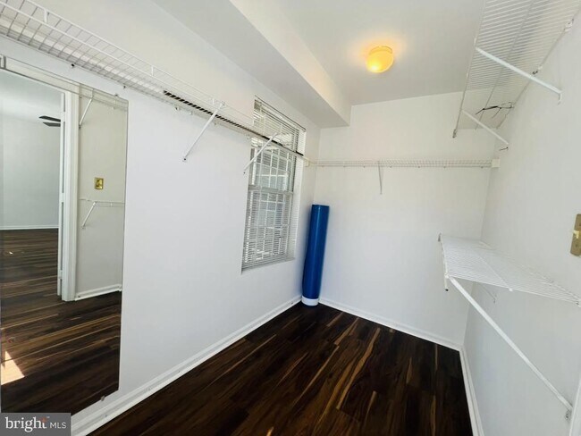 Building Photo - 8095 Lacy Dr