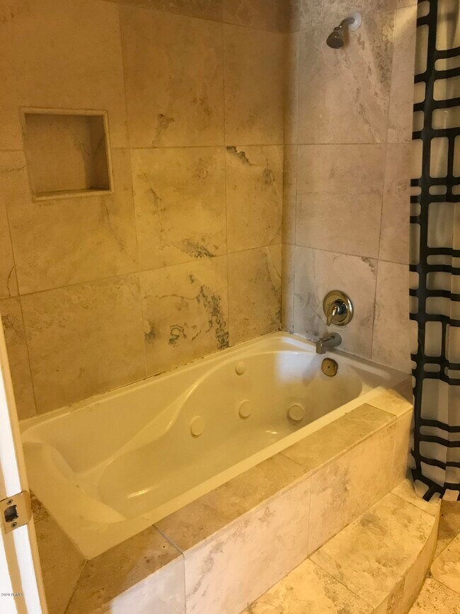 Building Photo - 12018 N Hayden Rd