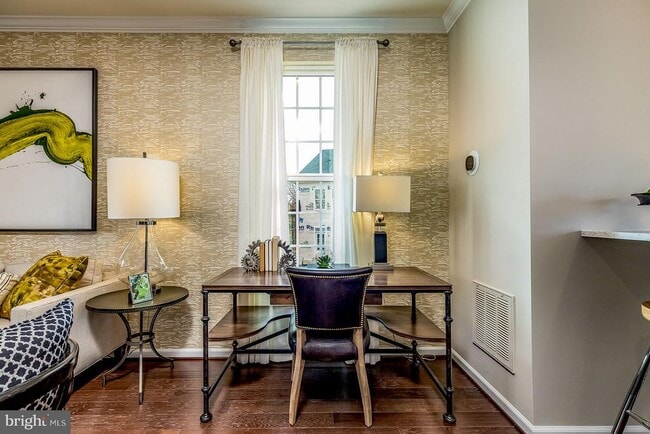 Building Photo - 3437 10th Pl SE