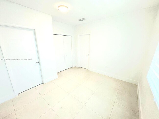 Building Photo - 1129 NW 30th St