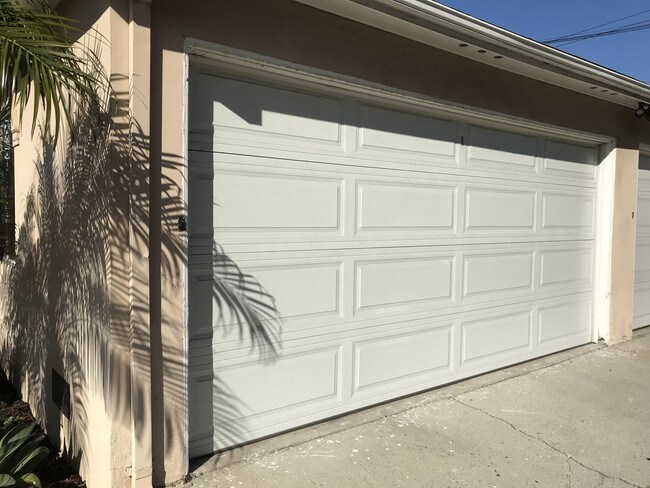 Double Garage for Single Space Parking - 4058 9th Ave