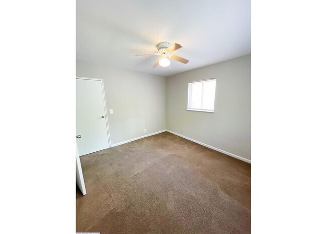 Building Photo - 562 Lowell Ave