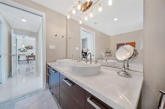 Building Photo - 253 NE 2nd St