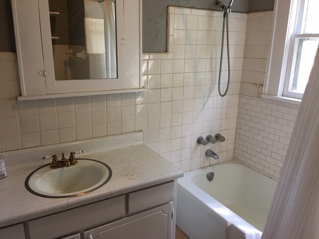 Building Photo - 2725 E 1st St