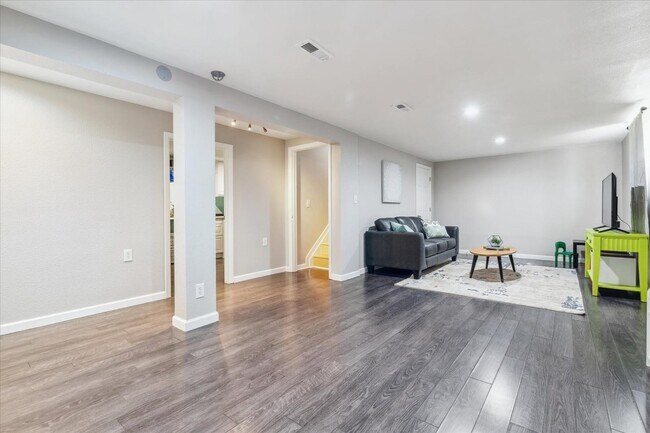 Building Photo - 3306 S Kittredge St