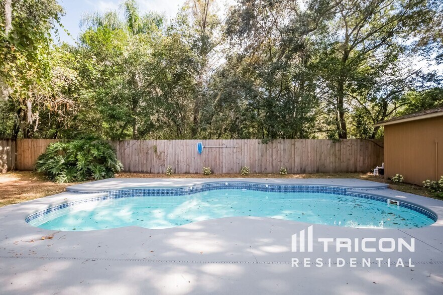 Building Photo - 1605 Long Pond Dr
