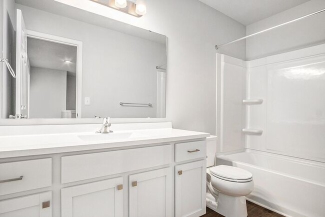 Building Photo - 111 Iris Ct