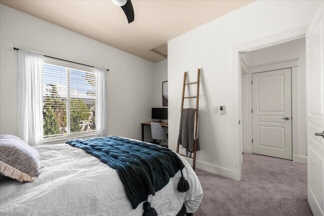 Building Photo - Beautiful 3 bed 2.5 bath home