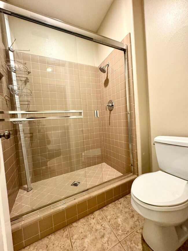 Building Photo - 2 bedroom, plus loft Townhouse in Turtle R...