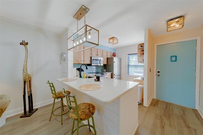 Building Photo - 13827 Mission Oaks Blvd