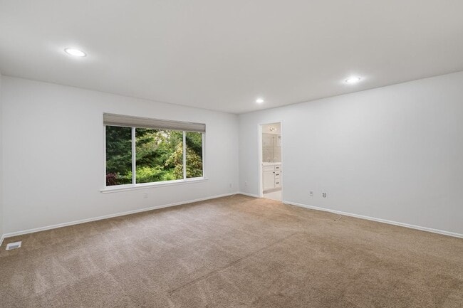 Building Photo - A Beautiful Picture Perfect Home with 4 Be...