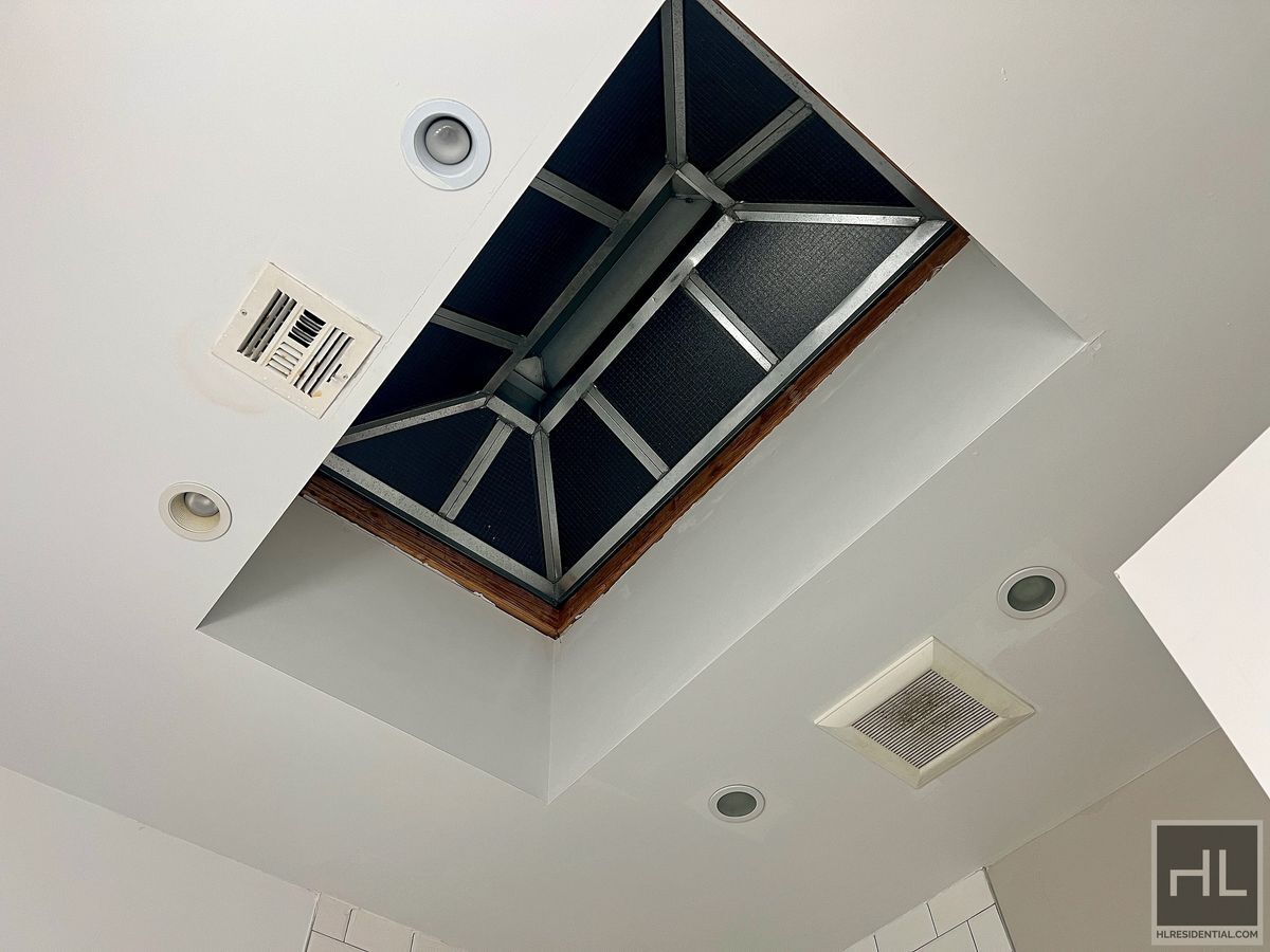 Building Photo - 6BR 3BA Historic Limestone Duplex In Crown...