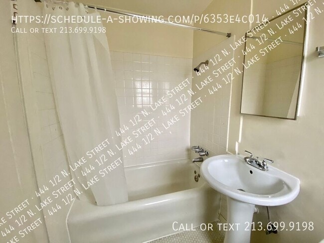 Building Photo - 444 1/2 N. Lake Street-