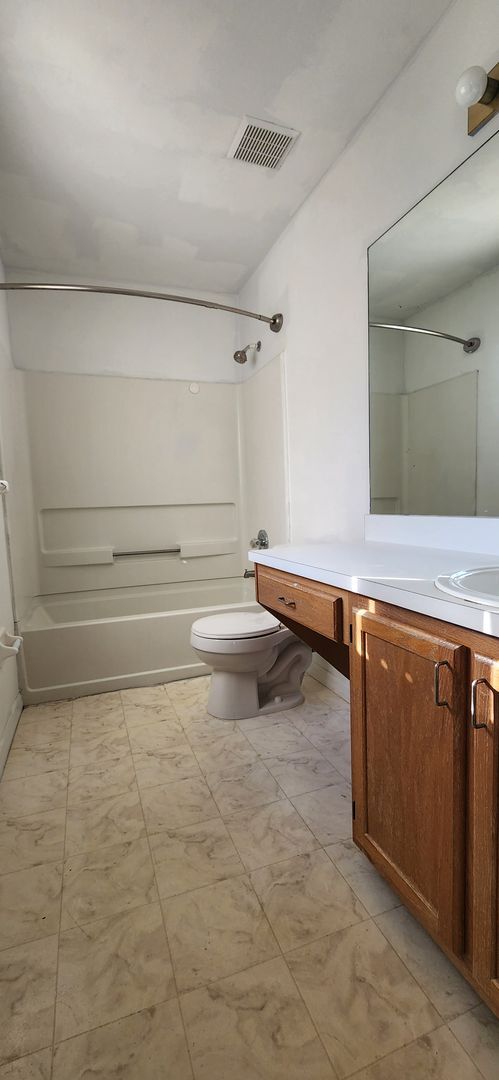 Building Photo - 3/3 Townhouse in Rockwood Villas – Great Location Near Bus Stop to UF!