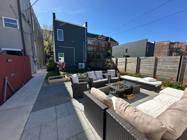 Building Photo - 639 N Lawndale Ave