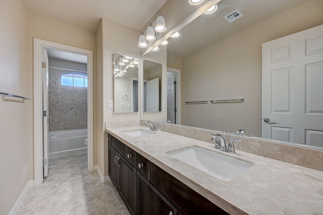 Building Photo - 706 Eros Ct