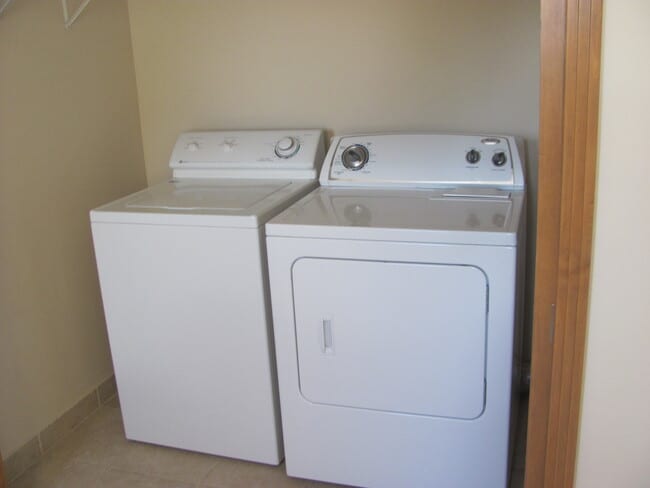 Building Photo - Charming Southwestern Stucco Home