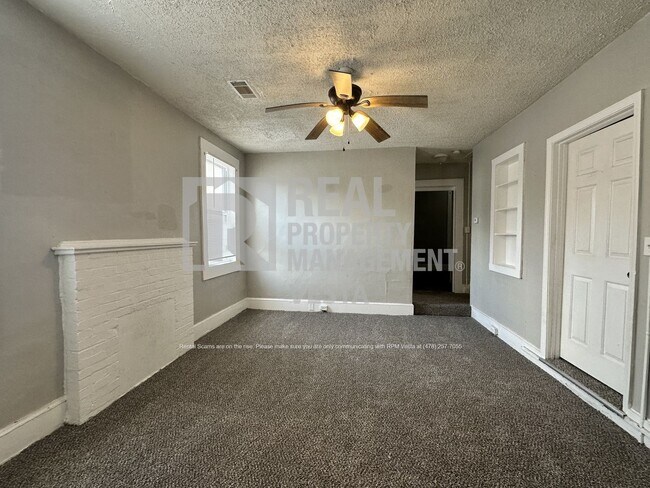 Building Photo - 1596 Burton Ave