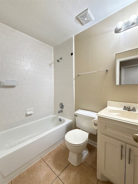 Building Photo - 15919 Hiram Clarke Rd