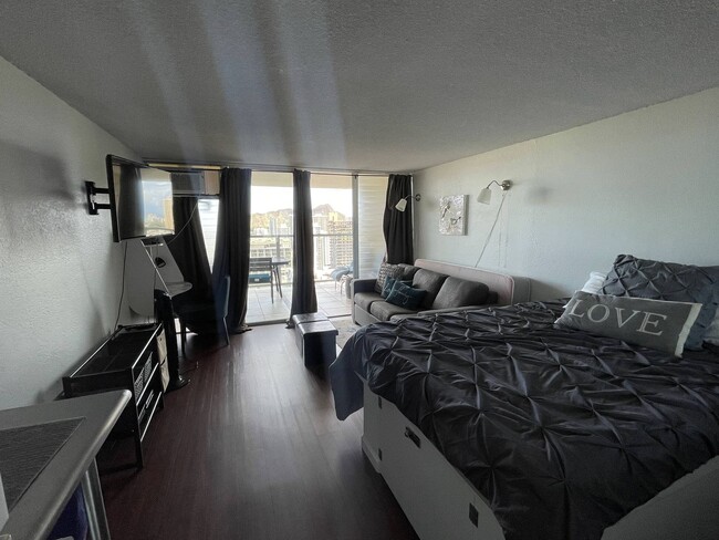 Building Photo - Fully Furnished Studio with Great Views in...