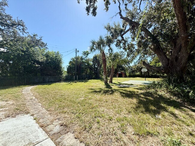 Building Photo - Four Bedroom Bradenton Rental - Large Yard