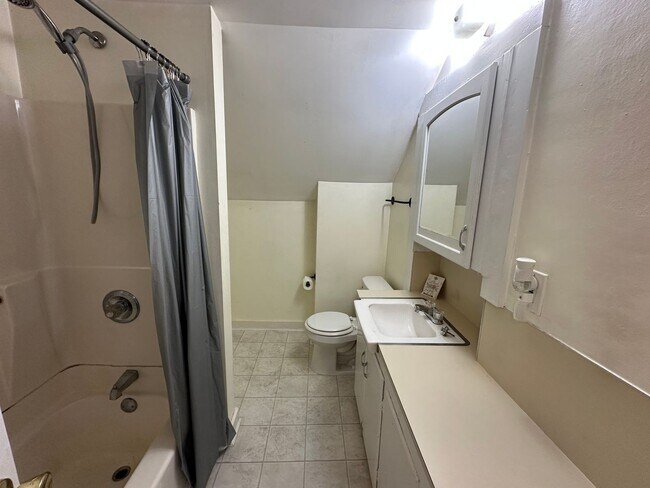 Building Photo - 18 E Salem St