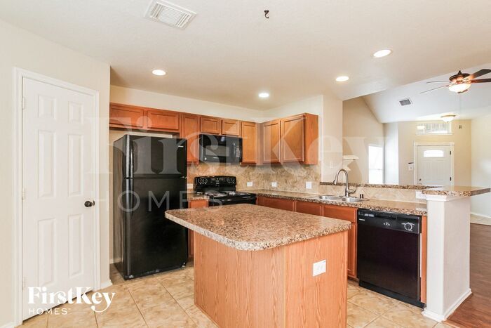 Building Photo - 18490 Sunrise Pines Dr