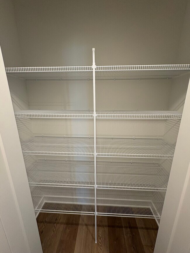 Building Photo - 230 Nw Waverly Dr