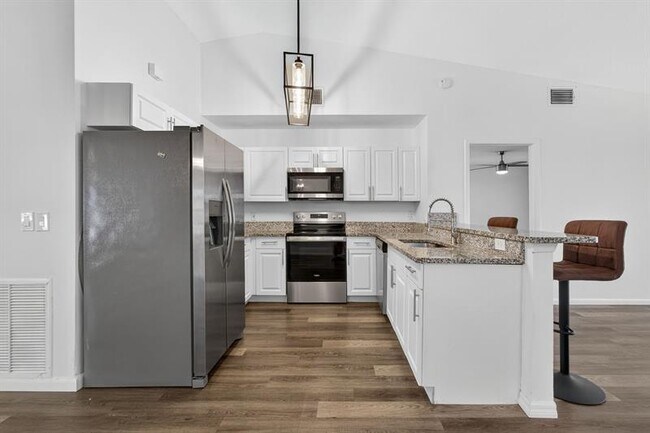 Building Photo - 5058 Canal Cir E