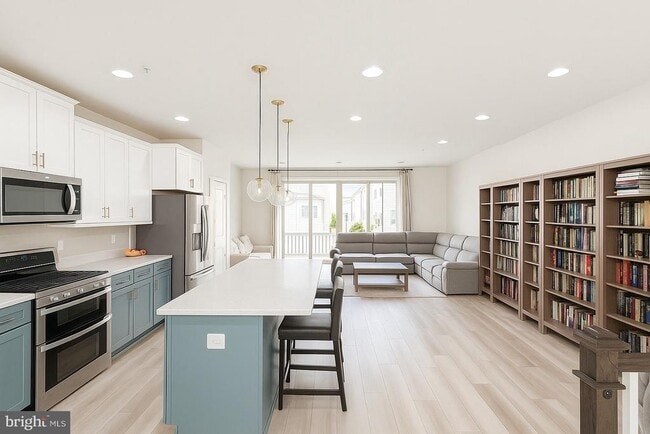 Building Photo - 8642 Satinwood Dr