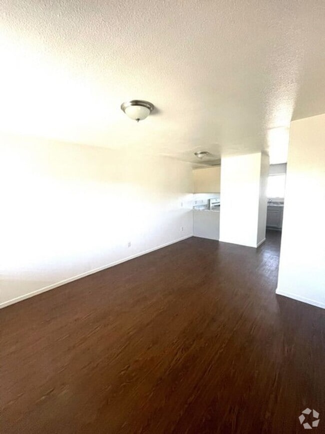 Building Photo - Renovated Upstairs 2 Bedroom with low move...