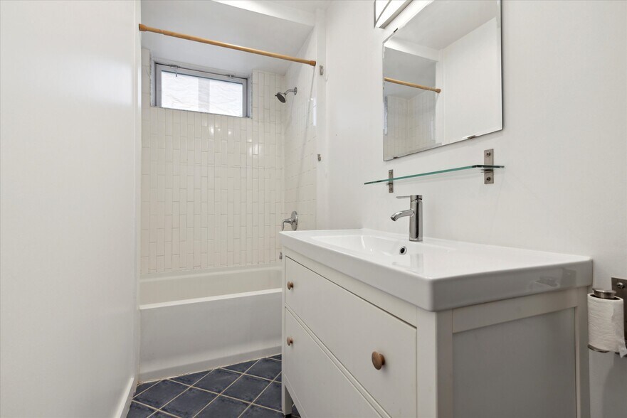 Building Photo - 1432 N Cadwallader St