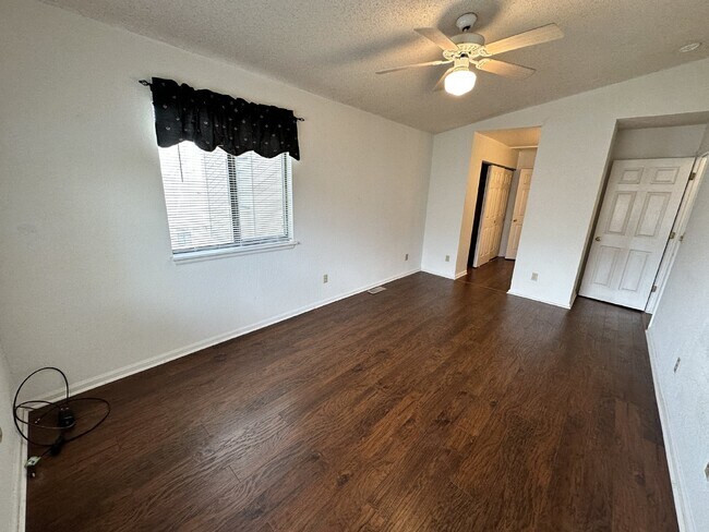 Building Photo - Available August!  Charming Townhome in Table Mountain Heights!