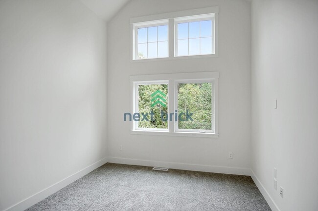 Building Photo - 3 Bed 2.5 Bath for Rent in Lake Forest Park!