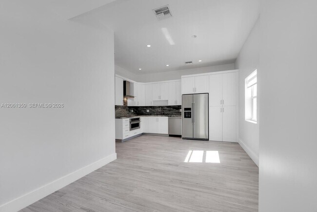 Building Photo - 2426 SW 25th St