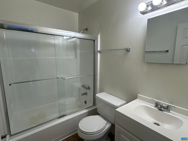 Building Photo - 2432 Eastham Hill