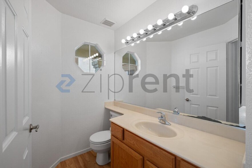 Building Photo - 511 Floyd Ct