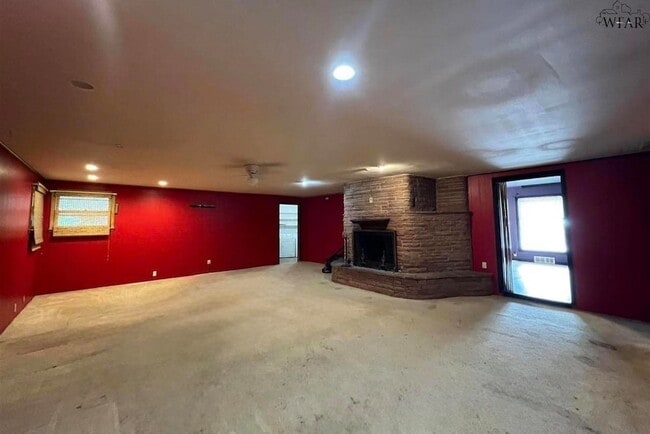 Building Photo - 722 Maple St