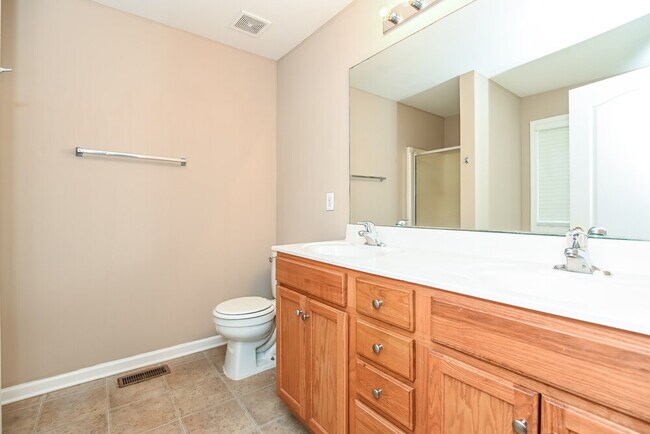 Building Photo - 214 Oakleigh Ln