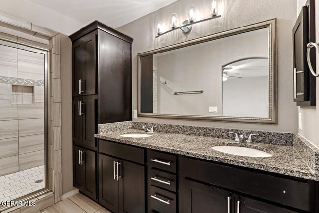 Building Photo - 297 Denim St