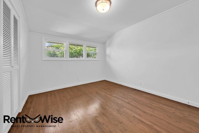 Building Photo - 612 Barneson Ave